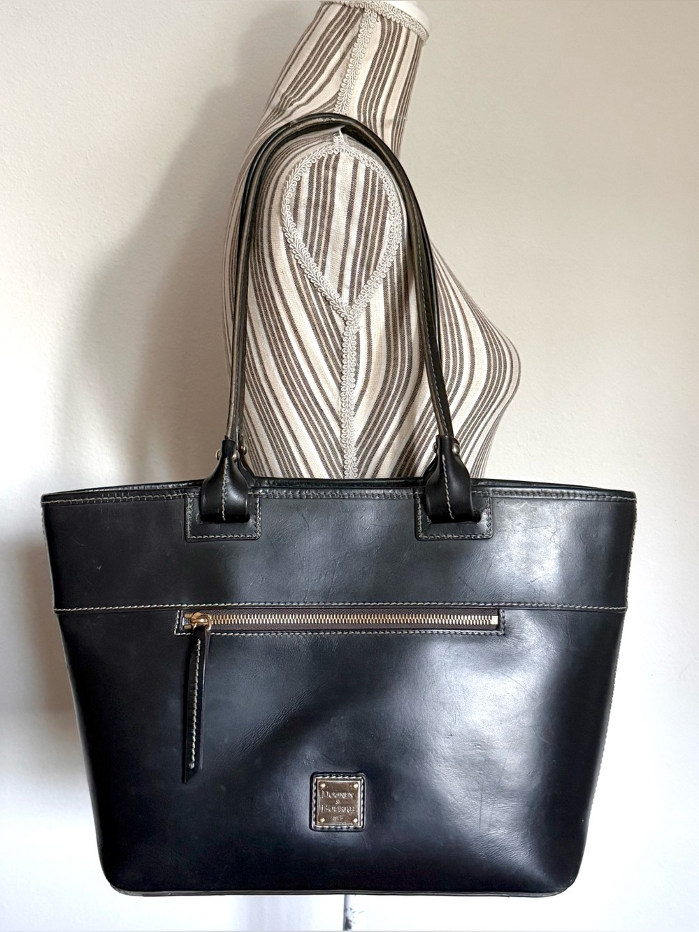 Dooney & Bourke Black Smooth Leather Large Zip Tote Shoulder Bag